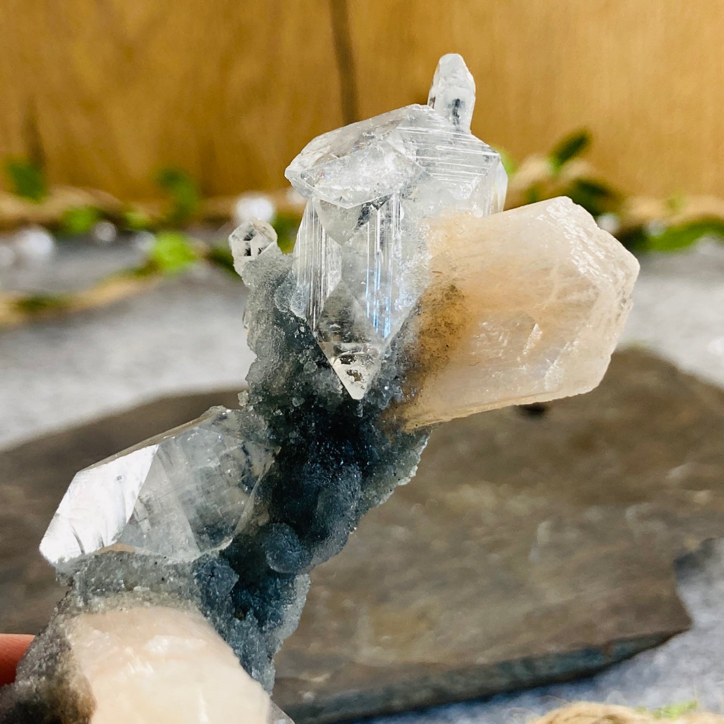 Stilbite with Apophyllite, Chalcedony and Calcite #01