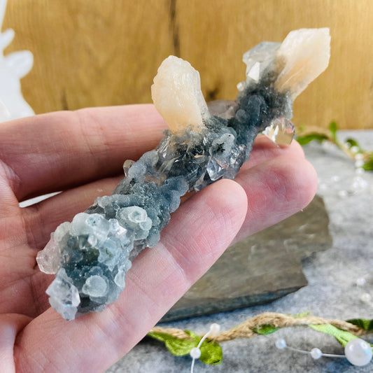 Stilbite with Apophyllite, Chalcedony and Calcite #01