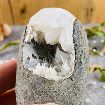 Scolecite in Basalt #04
